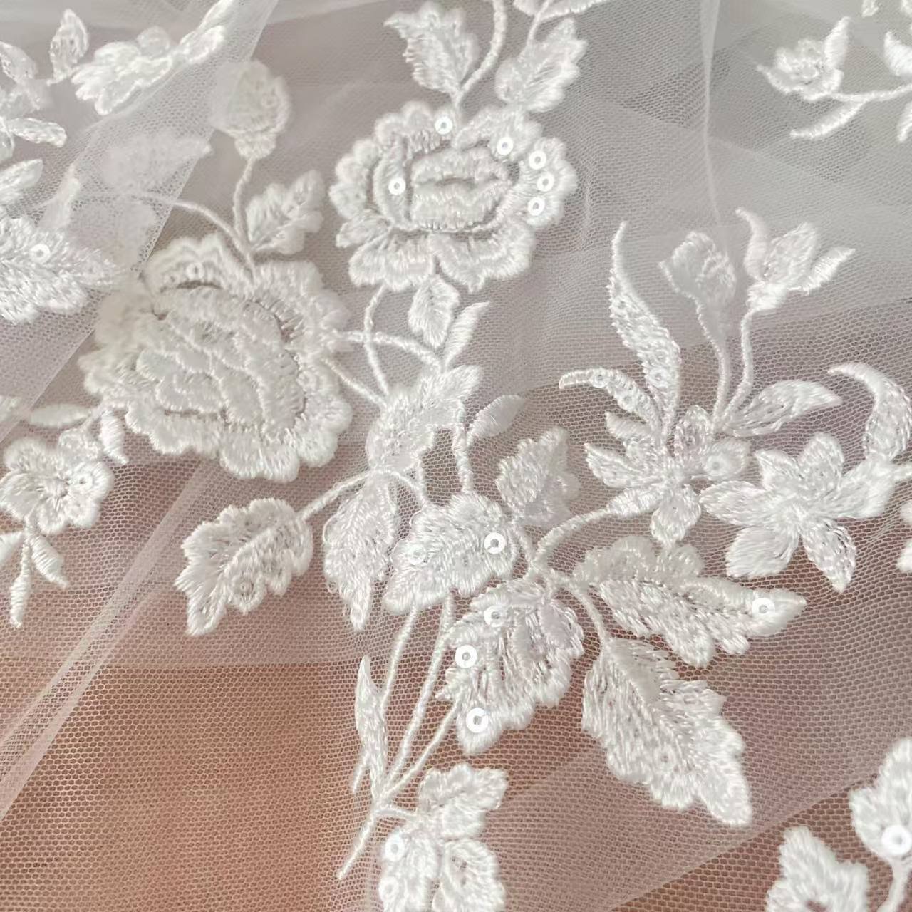 Wedding Dress Supply - Französischer bestickter Spitzenstoff, schöne Blume, romantische